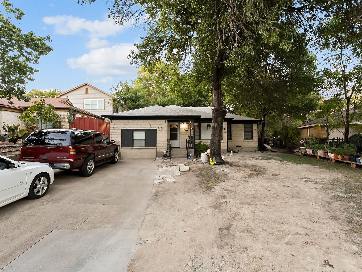 3035 Lasca St Dallas, TX 75227 - Thumbnail 2