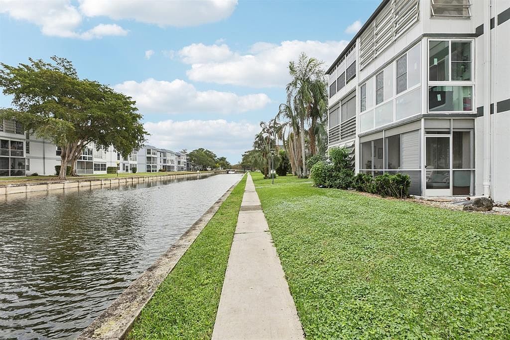 8330 Sands Point Blvd APT 304N Tamarac, FL 33321 - Thumbnail 2