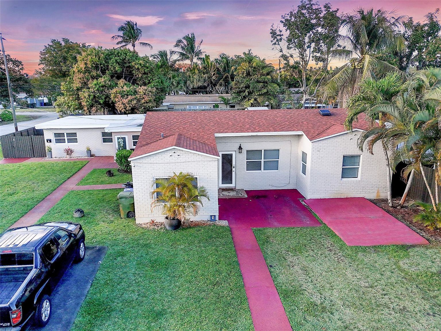 707 NE 15th St Fort Lauderdale, FL 33304 - Thumbnail 2