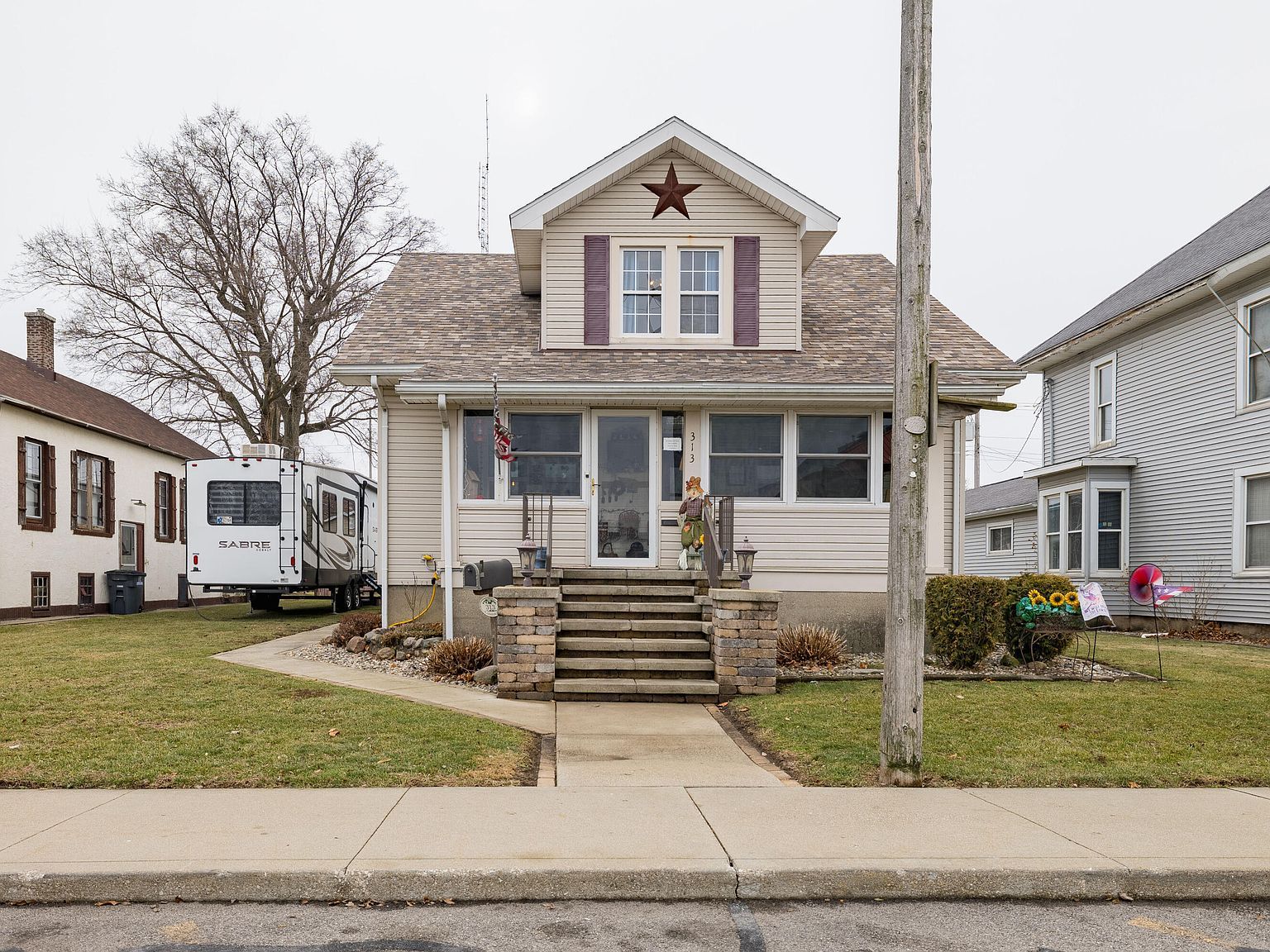 313 E Graham St Kentland, IN 47951 - Thumbnail 2