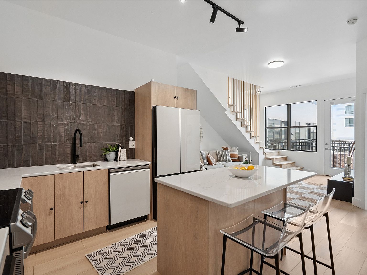 400 E Locust St Unit 213 Des Moines, IA 50309 - Thumbnail 2