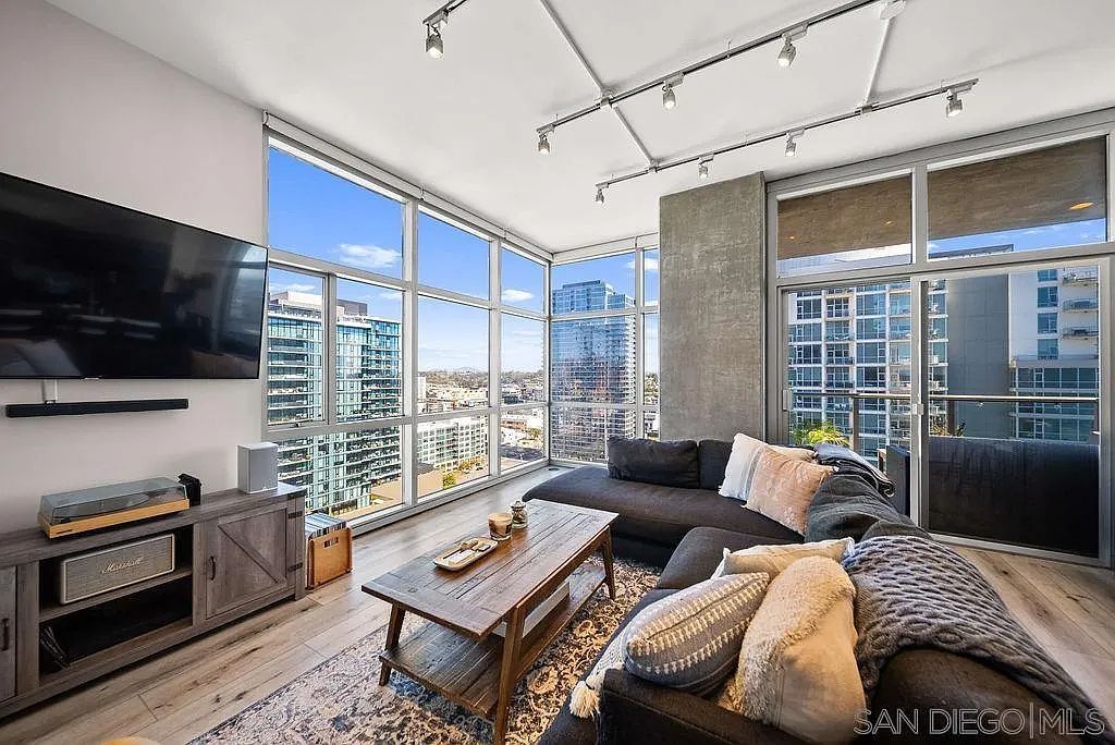 800 The Mark Ln Unit 2104 San Diego, CA 92101 - Thumbnail 2