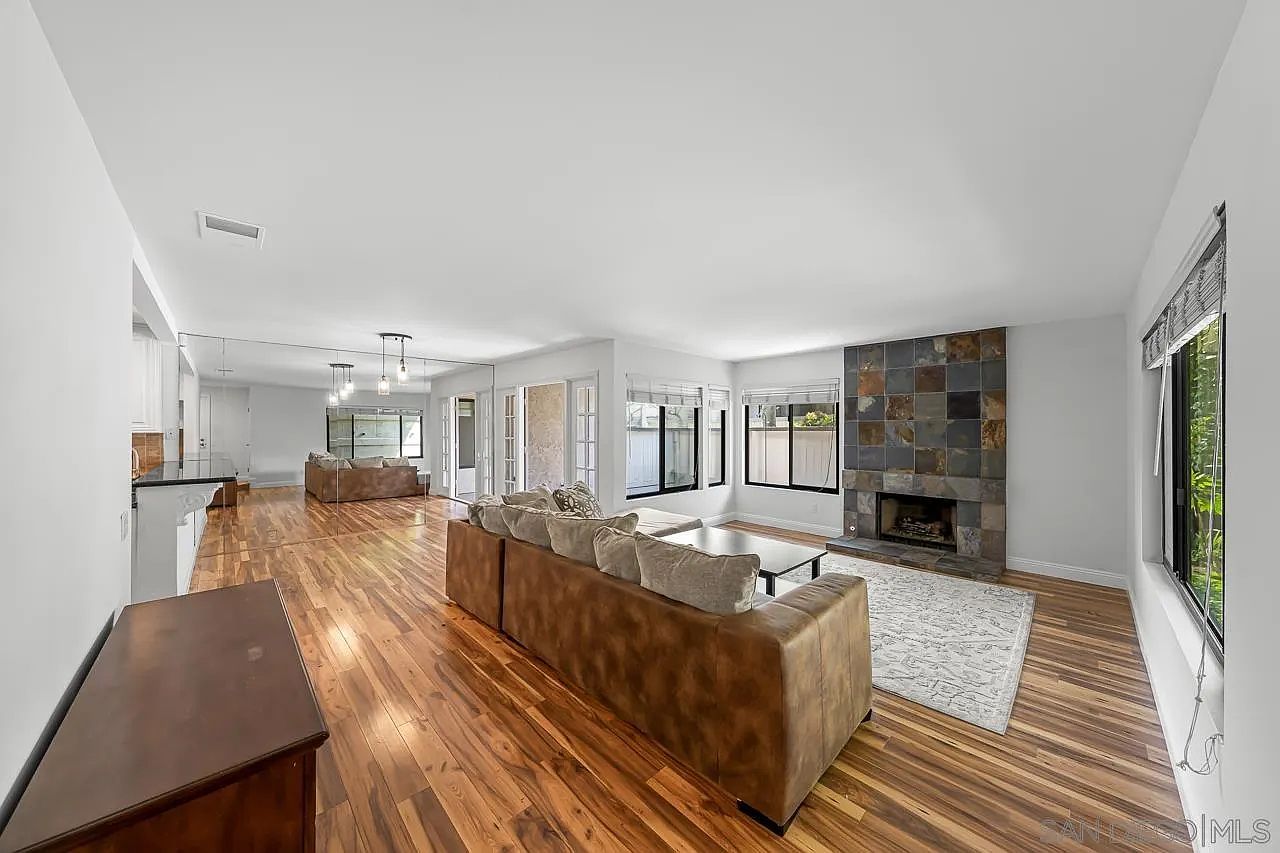 6016 Gaines St San Diego, CA 92110 - Thumbnail 2