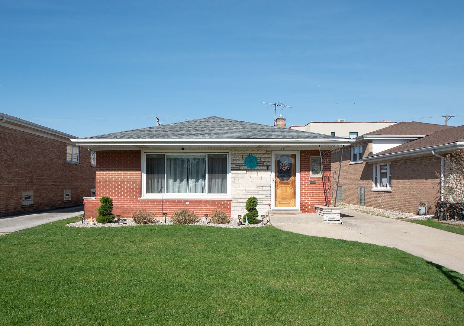 648 Saginaw Ave Calumet City, IL 60409 - Thumbnail 2