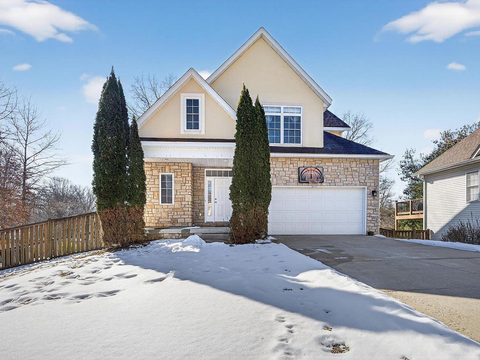 1982 E Cheyanne Ln Bloomington, IN 47401 - Thumbnail 2