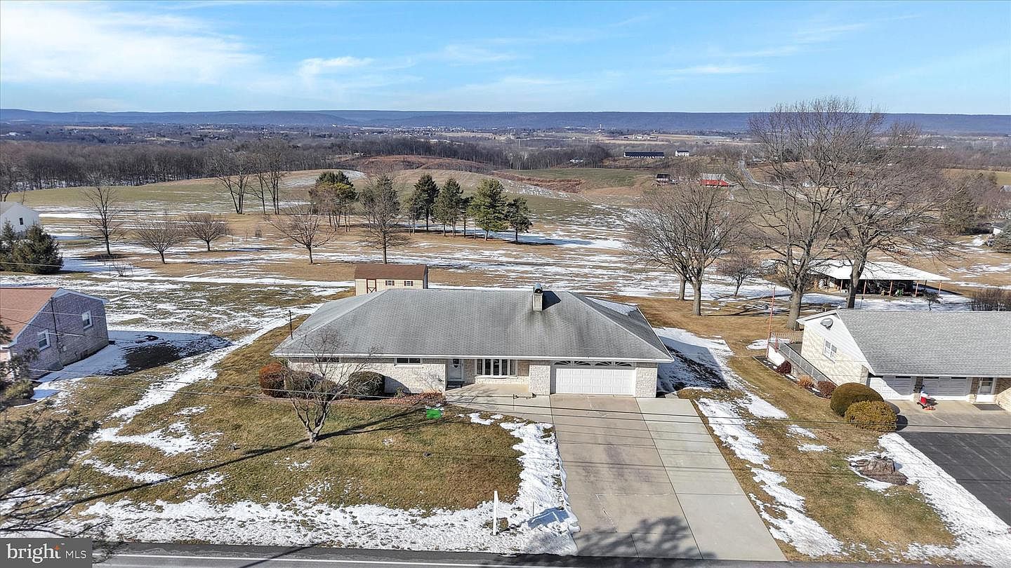 263 Eisenhower Rd Palmyra, PA 17078 - Thumbnail 2