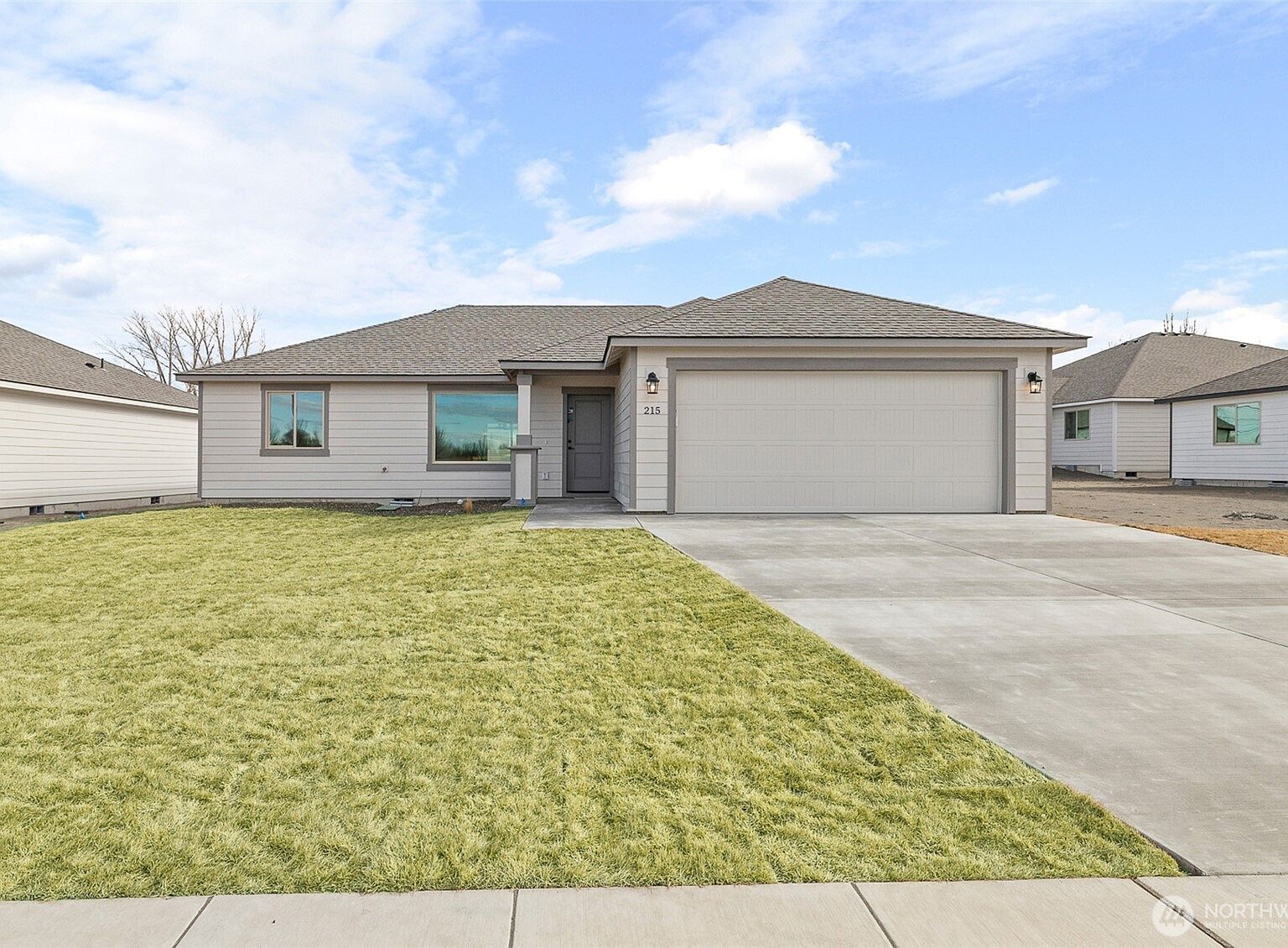 215 Lessor Loop Moses Lake, WA 98837 - Thumbnail 2