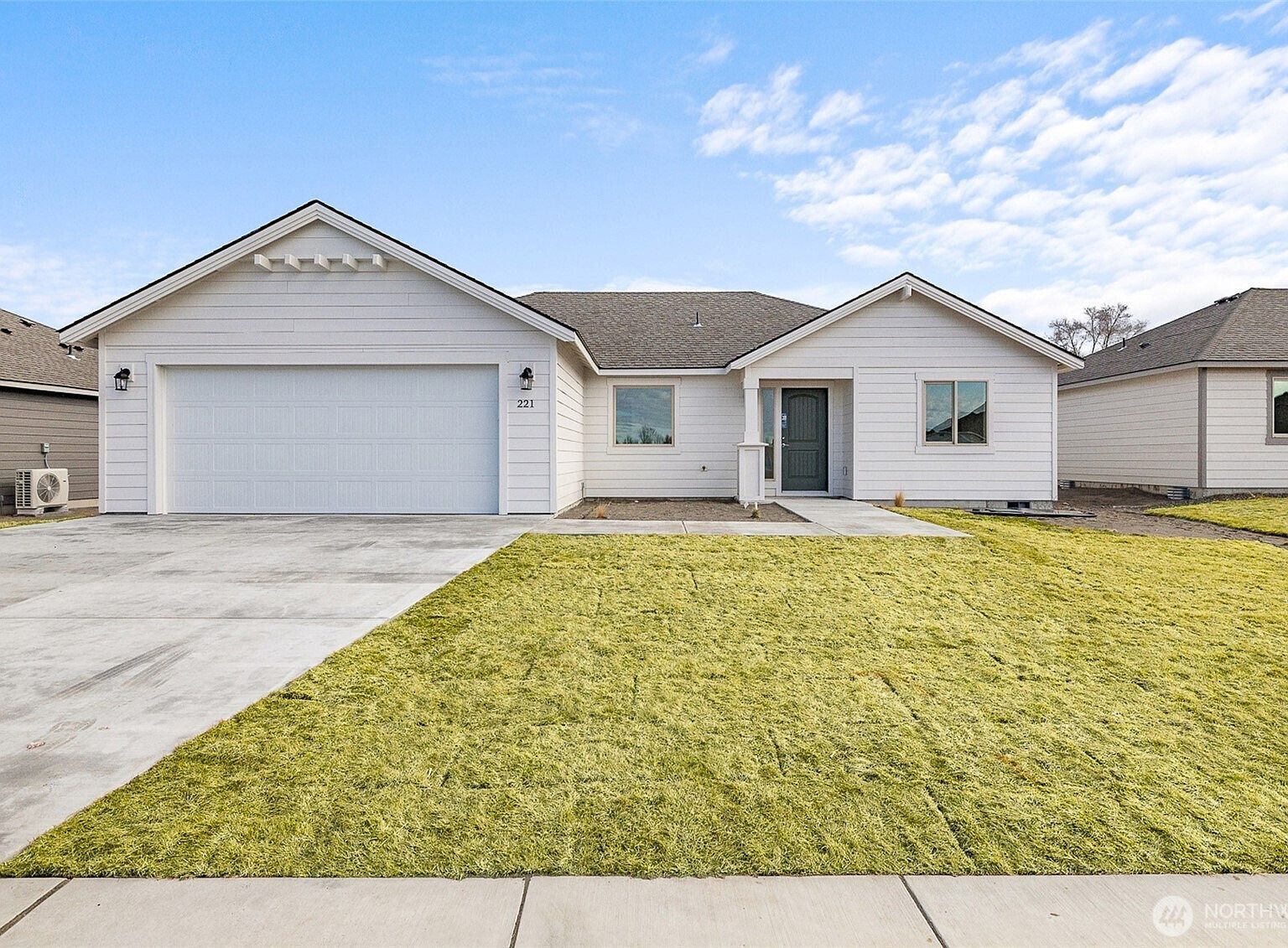 221 Lessor Loop Moses Lake, WA 98837 - Thumbnail 2