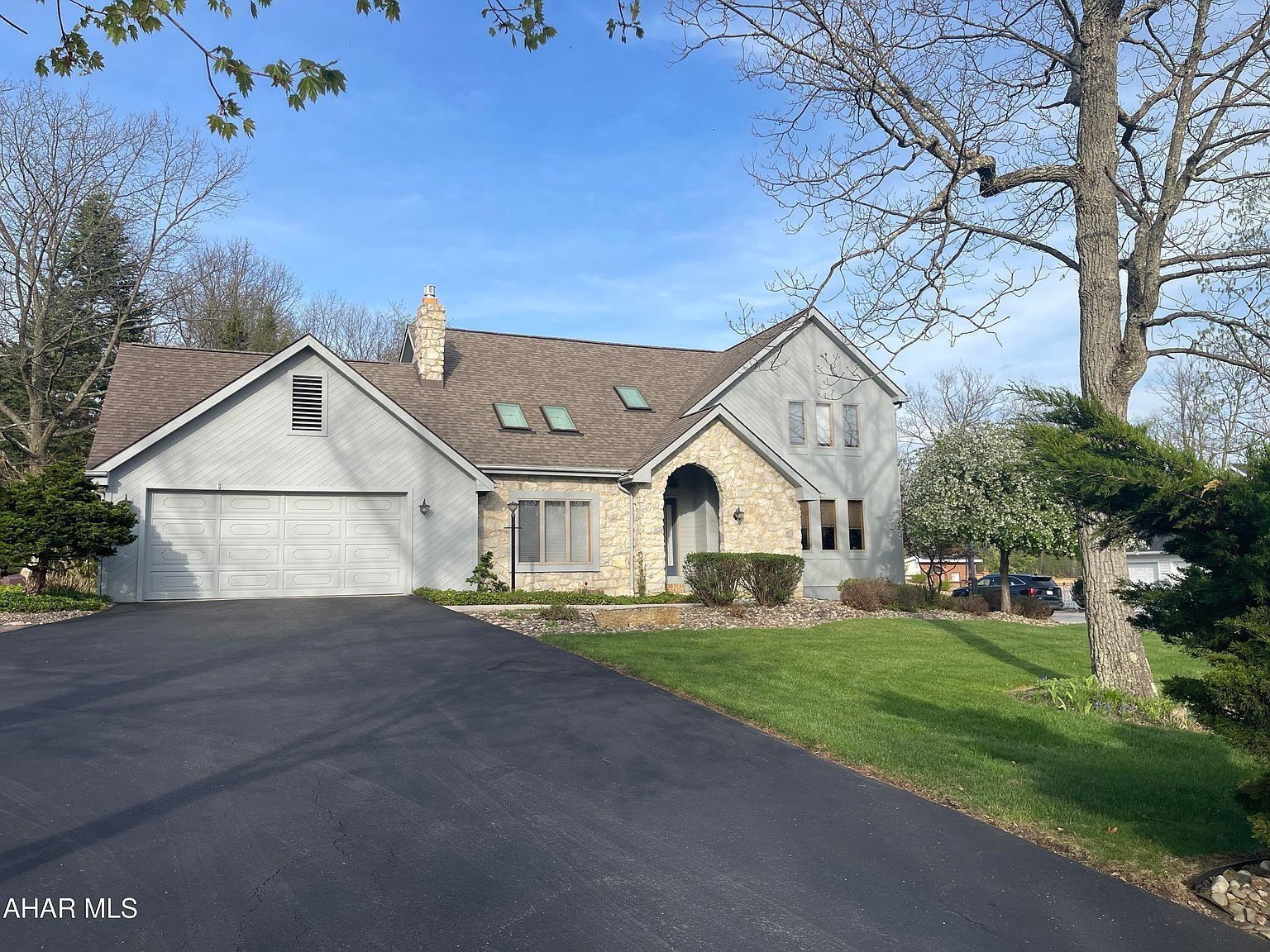 174 Sylvan Oakes Dr Hollidaysburg, PA 16648  | Single Family