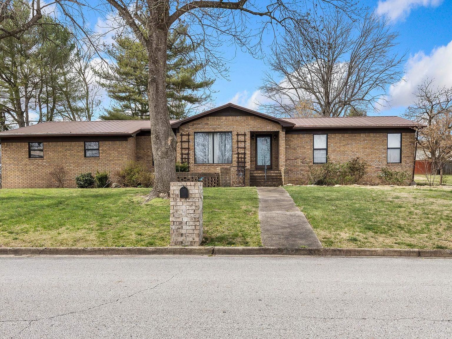 402 Tamarind St Harrison, AR 72601  | Single Family