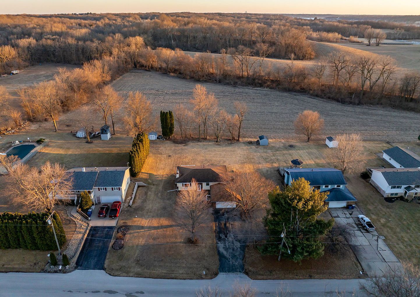 712 Fairfield Rd Port Byron, IL 61275 - Thumbnail 2