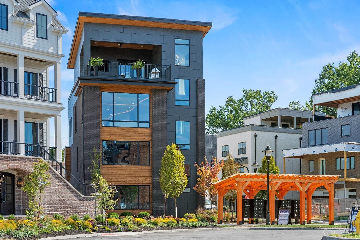 2942 Three Oaks Ln Cincinnati, OH 45209 - Thumbnail 2