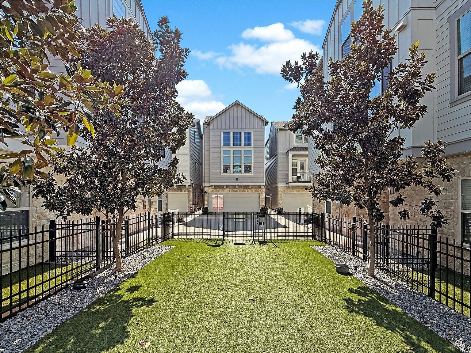 5140 Garrett Field Ct Dallas, TX 75206 - Thumbnail 2