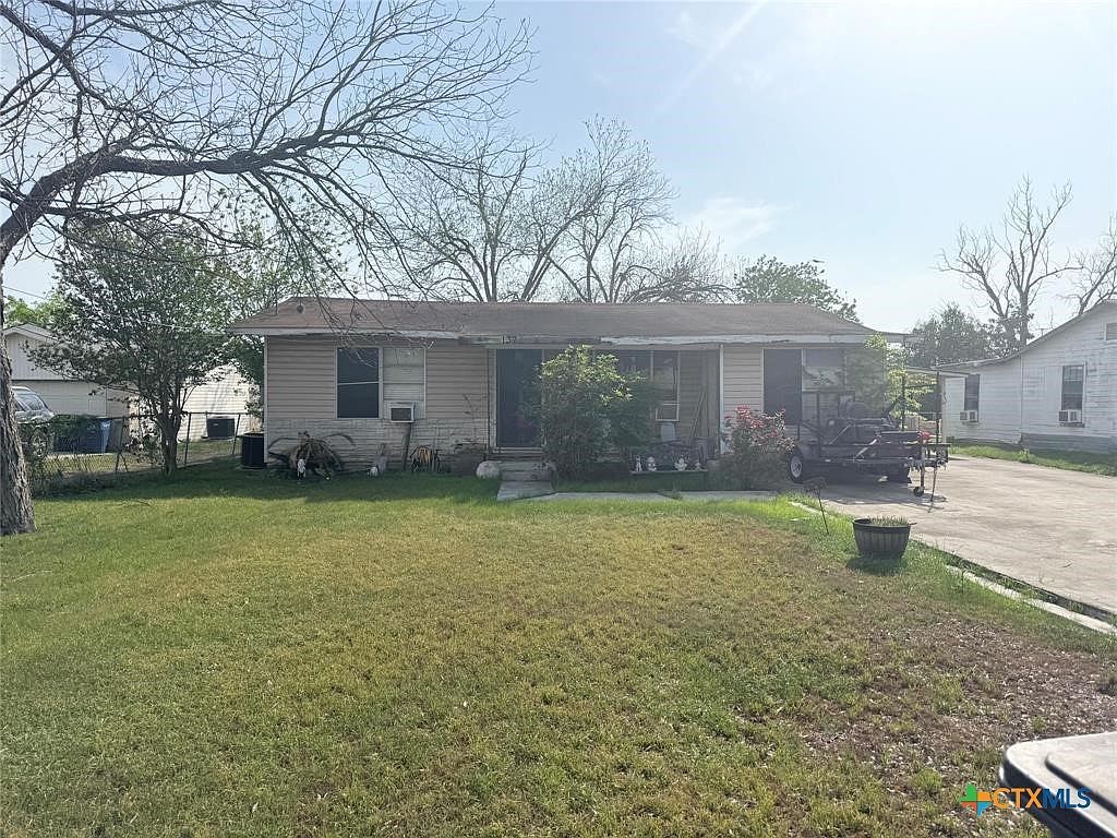 137 N Kowald Ln New Braunfels, TX 78130 - Thumbnail 2