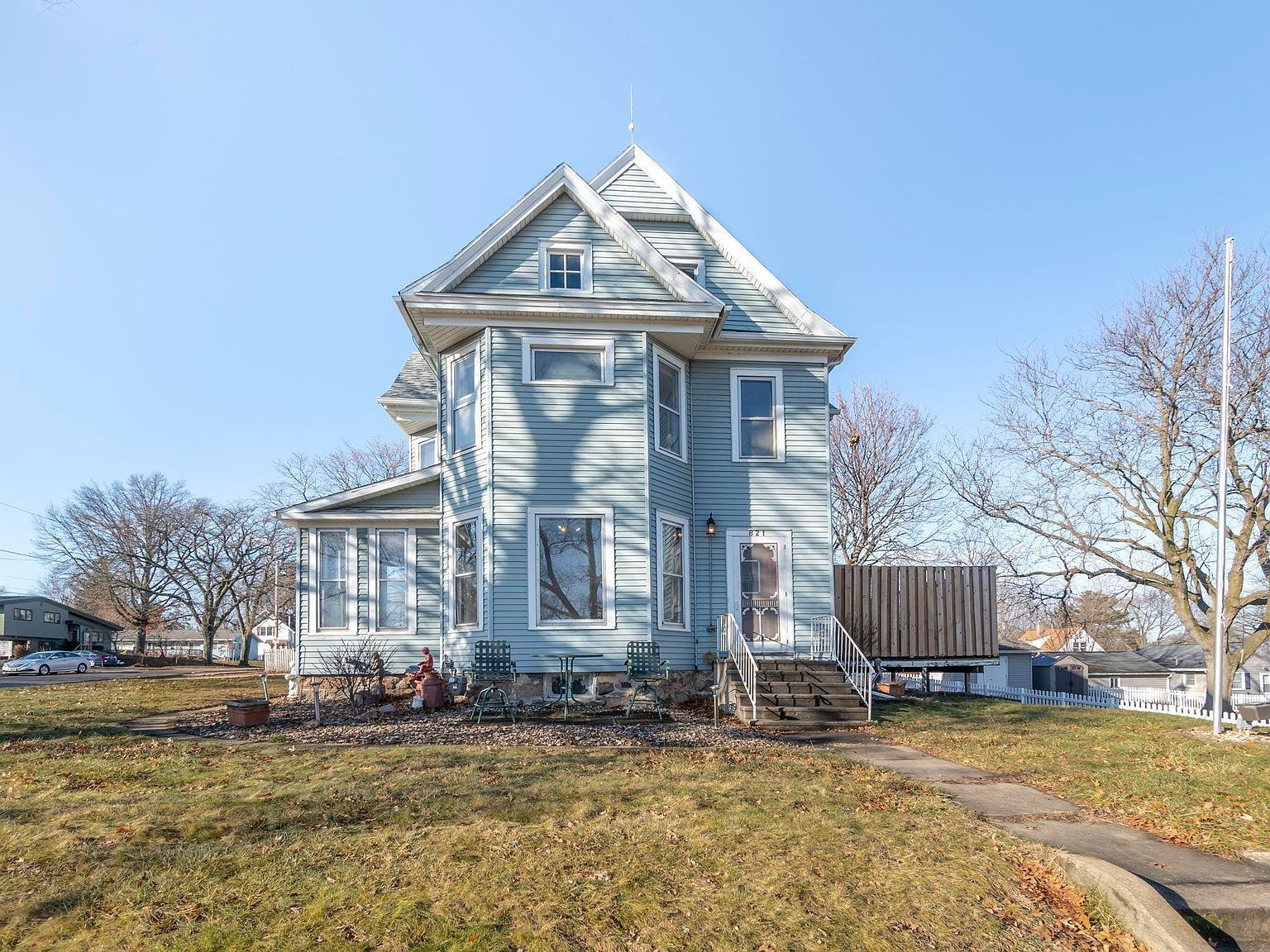 821 College St Cedar Falls, IA 50613 - Thumbnail 2