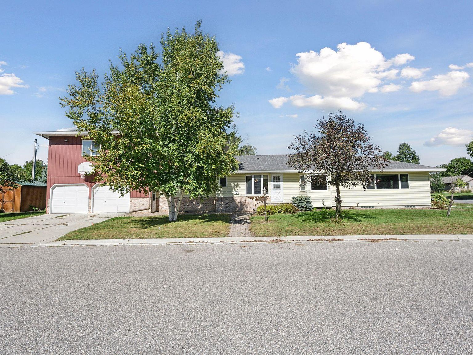 612 S 11th St Olivia, MN 56277 - Thumbnail 2