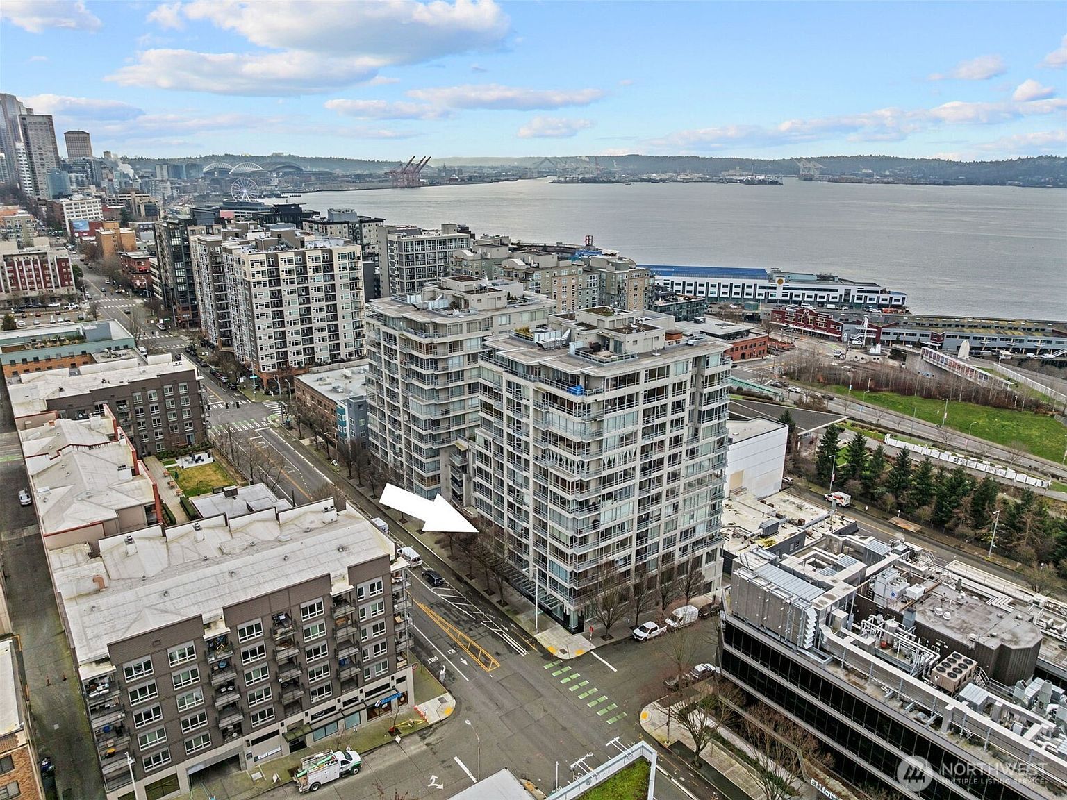 2929 1st Ave APT 205 Seattle, WA 98121 - Thumbnail 2