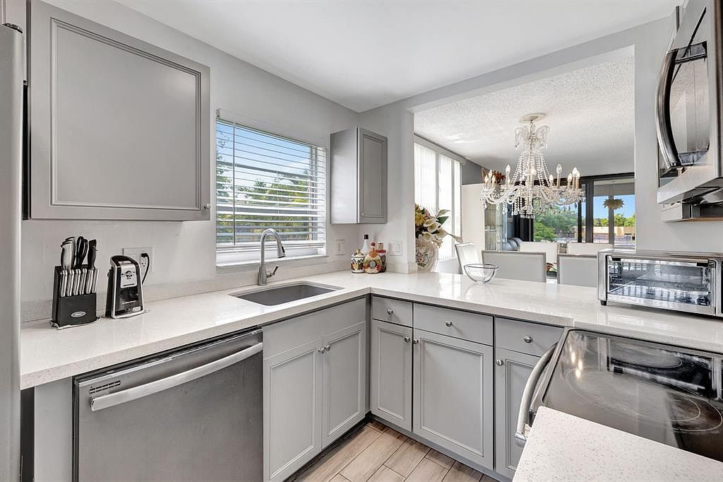 5860 NW 64th Ave APT 201 Tamarac, FL 33319 - Thumbnail 2