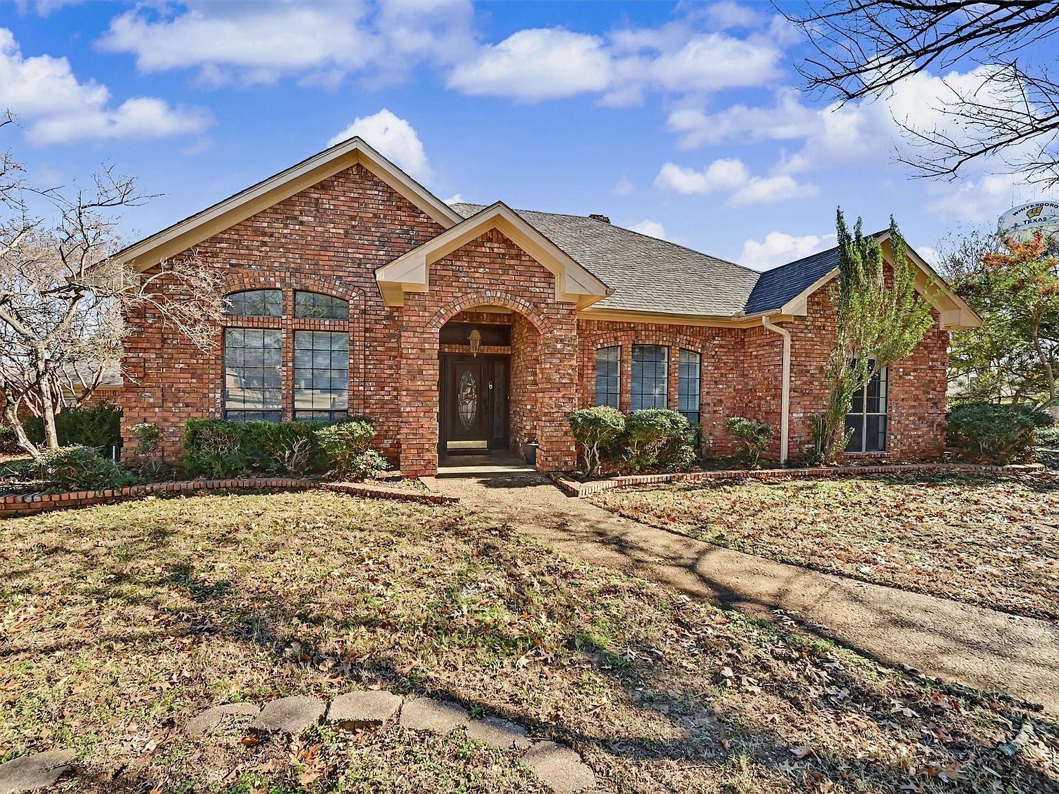 304 Trollinger St Whitesboro, TX 76273 - Thumbnail 2