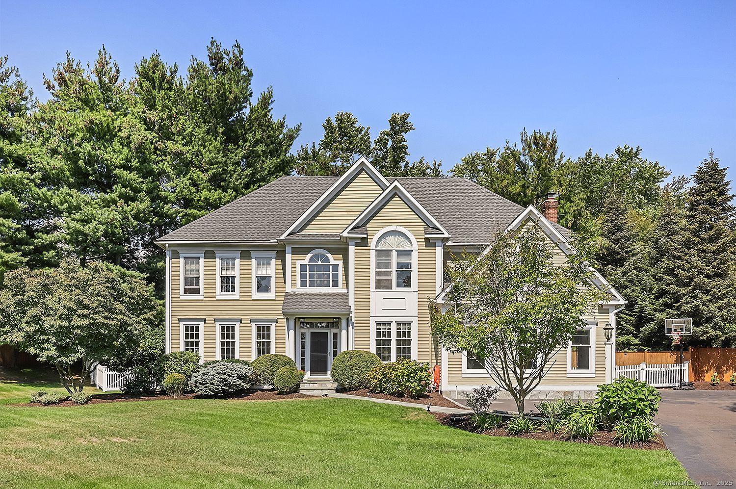 305 S Gate Ln Southport, CT 06890 - Thumbnail 2
