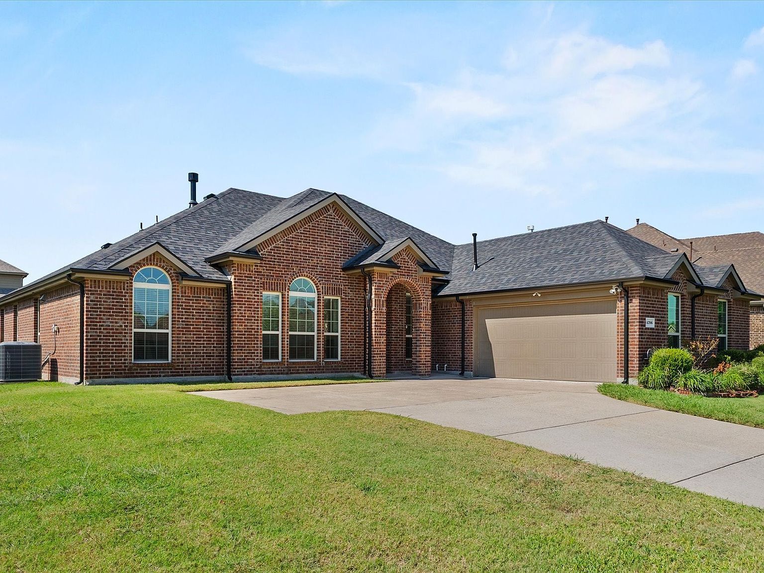 4706 Lakeway Dr Garland, TX 75043 - Thumbnail 2