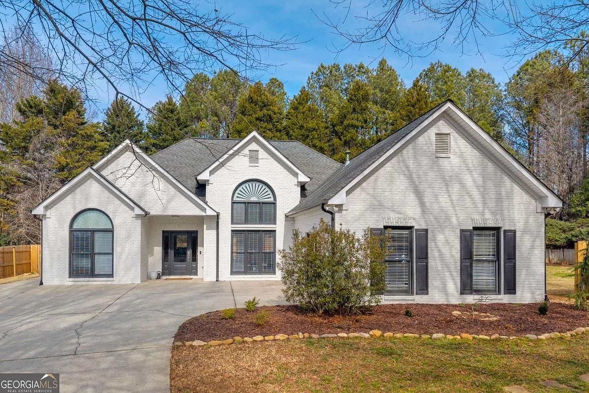 5169 Artesian Spring Dr Flowery Branch, GA 30542 - Thumbnail 2