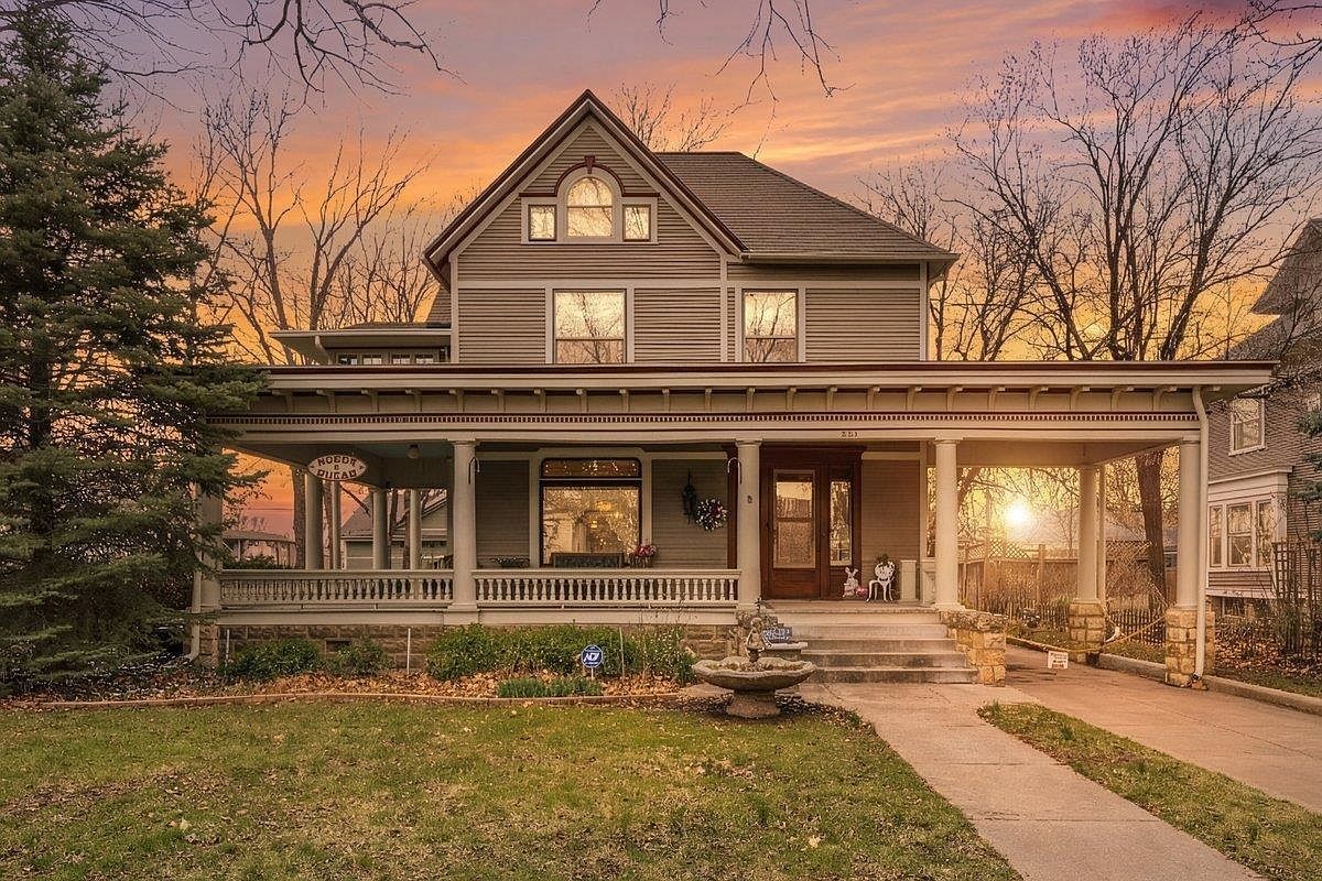 1421 N Park Pl Wichita, KS 67203  | Single Family