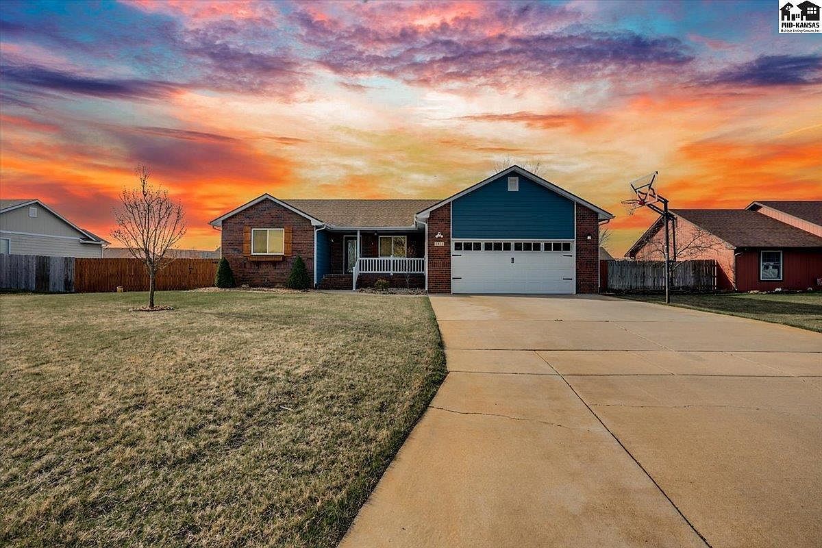 1811 E 26th Ave Hutchinson, KS 67502  | Single Family