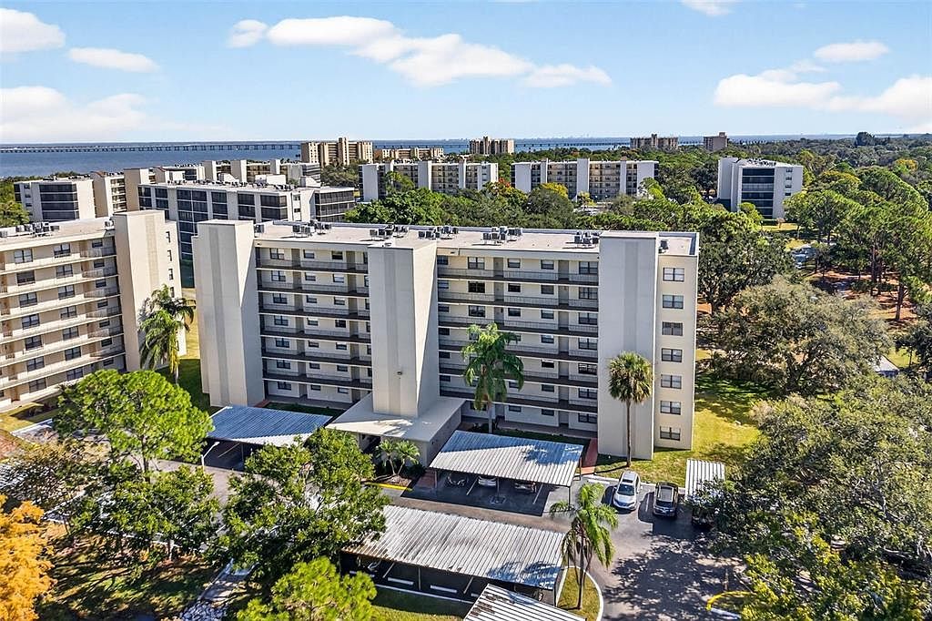 800 Cove Cay Dr Unit 4D Clearwater, FL 33760 - Thumbnail 2