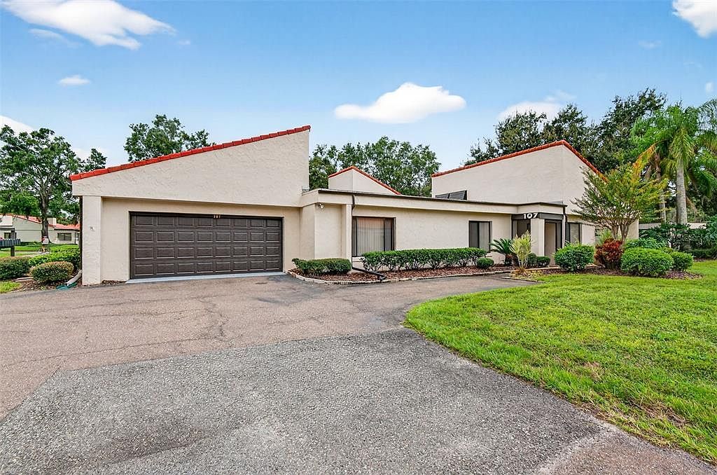 107 Seville Ct N Plant City, FL 33566 - Thumbnail 2