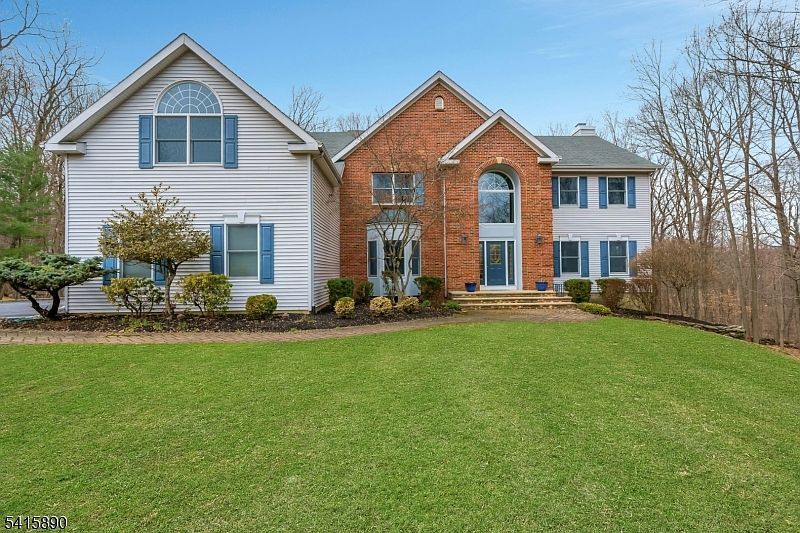 5 Adams Ct Martinsville, NJ 08836 - Thumbnail 2