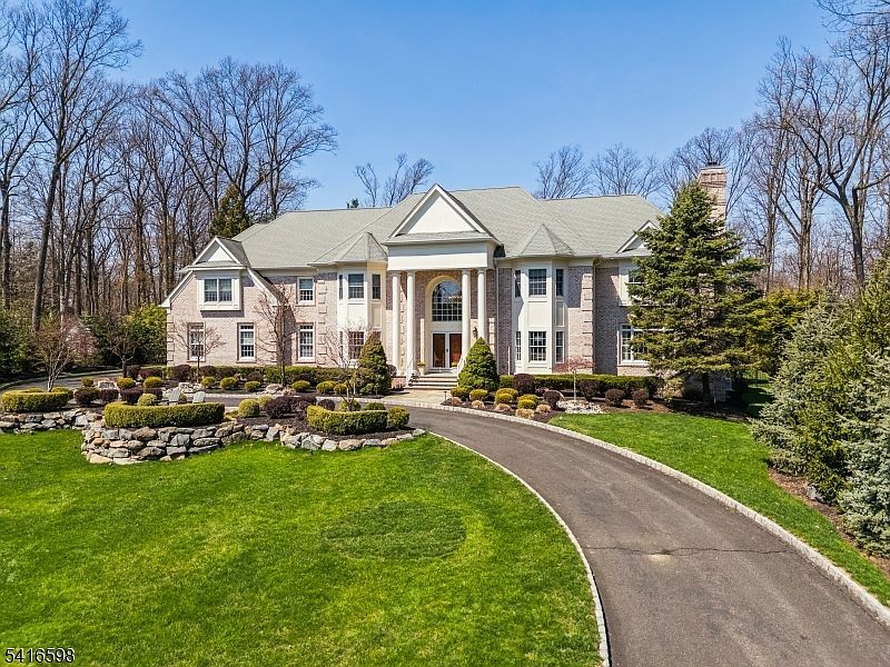 55 Deer Run Watchung, NJ 07069 | Single Family