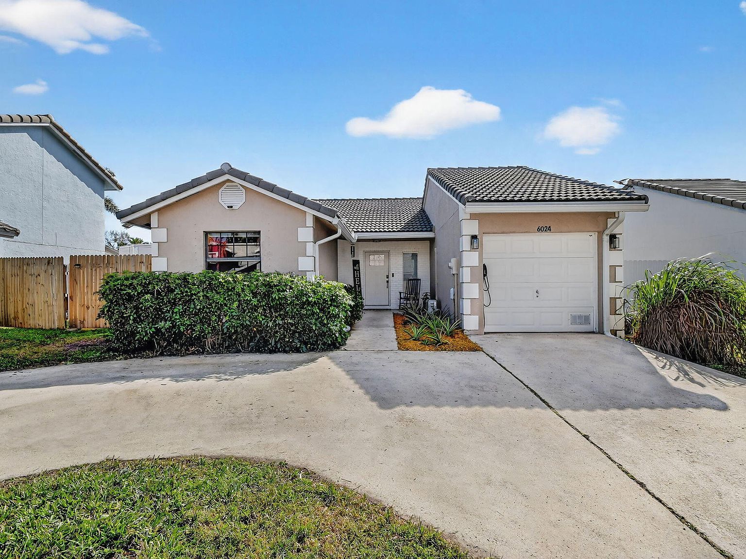 6024 Strawberry Lakes Cir Lake Worth, FL 33463 - Thumbnail 2