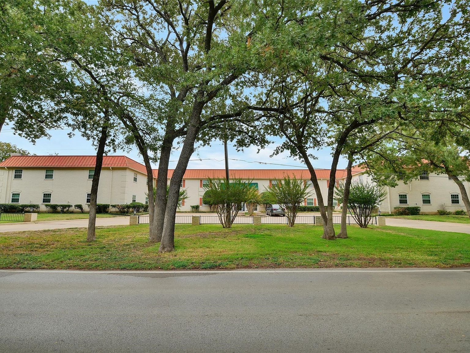 1401 Forest Edge Dr APT 21 Arlington, TX 76013 - Thumbnail 2