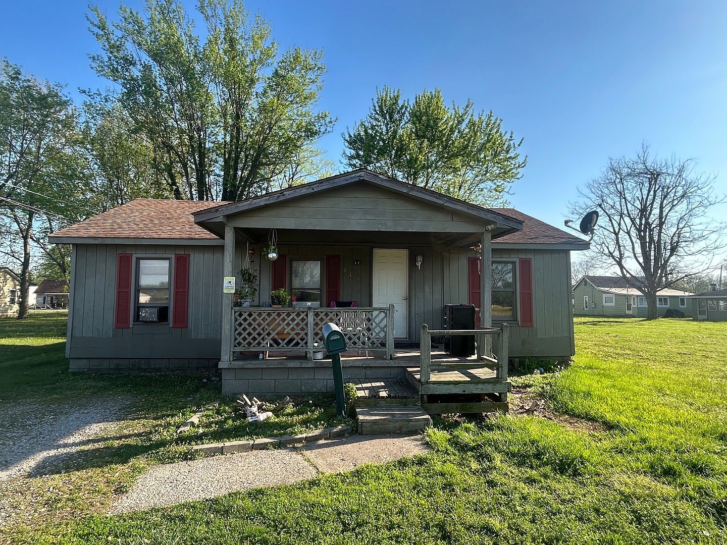 908 E 7th St Metropolis, IL 62960, 62960