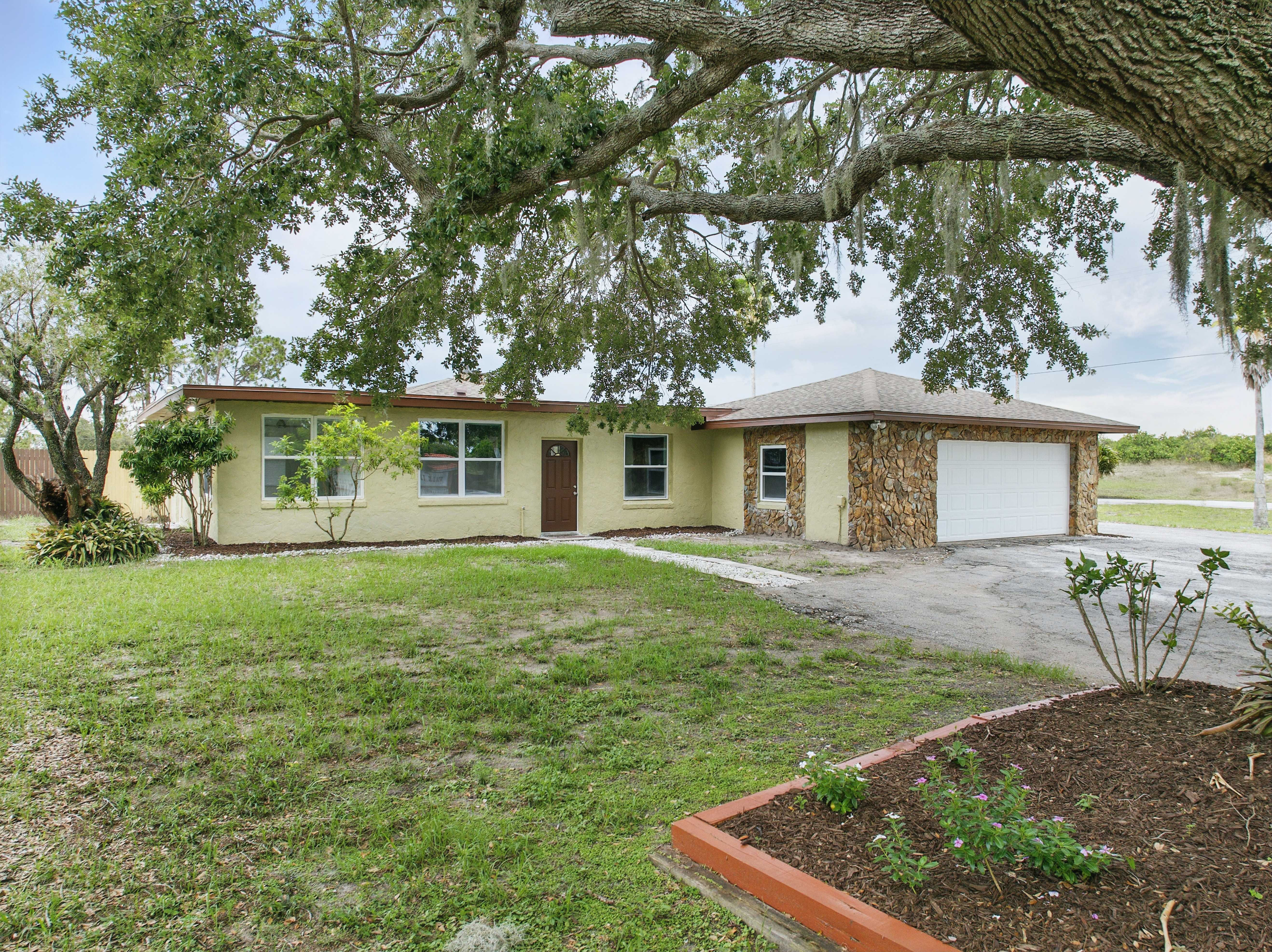 8812 Oakwood Drive, Lake Wales, FL, USA, 33898  | Single Family