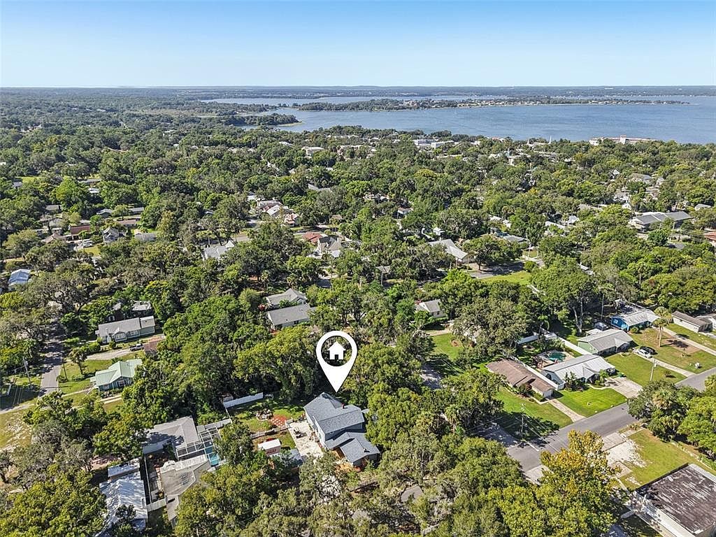 1048 N Grandview St Mount Dora, FL 32757 - Thumbnail 2
