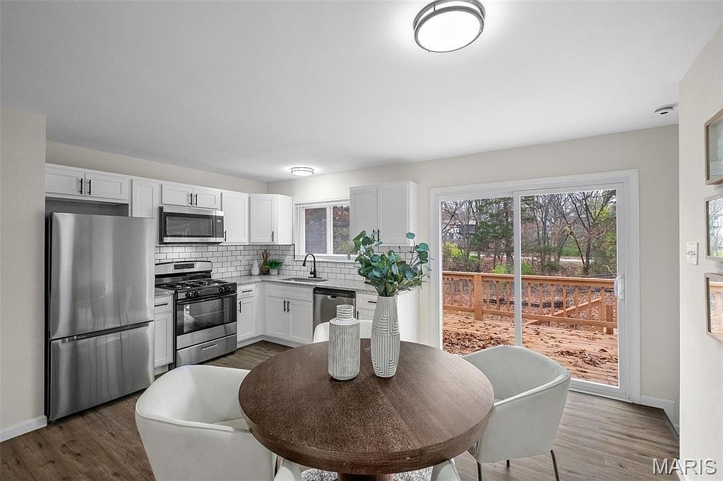 1320 Fenton Hills Rd Fenton, MO 63026 - Thumbnail 2