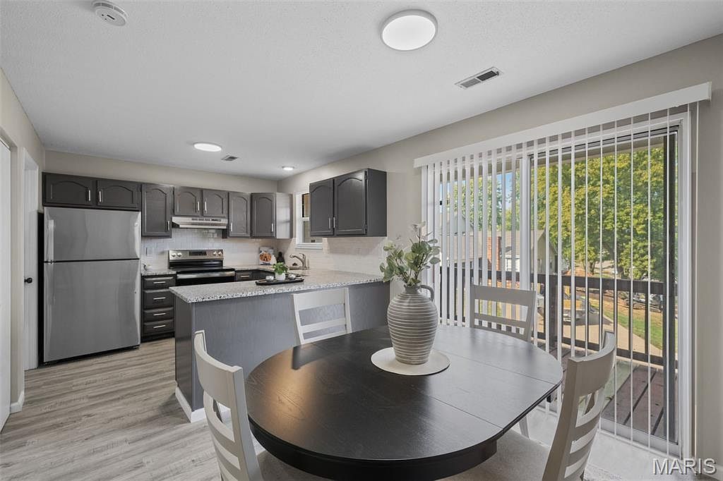 46 Meadow Run Ct #5 Saint Charles, MO 63303 - Thumbnail 2