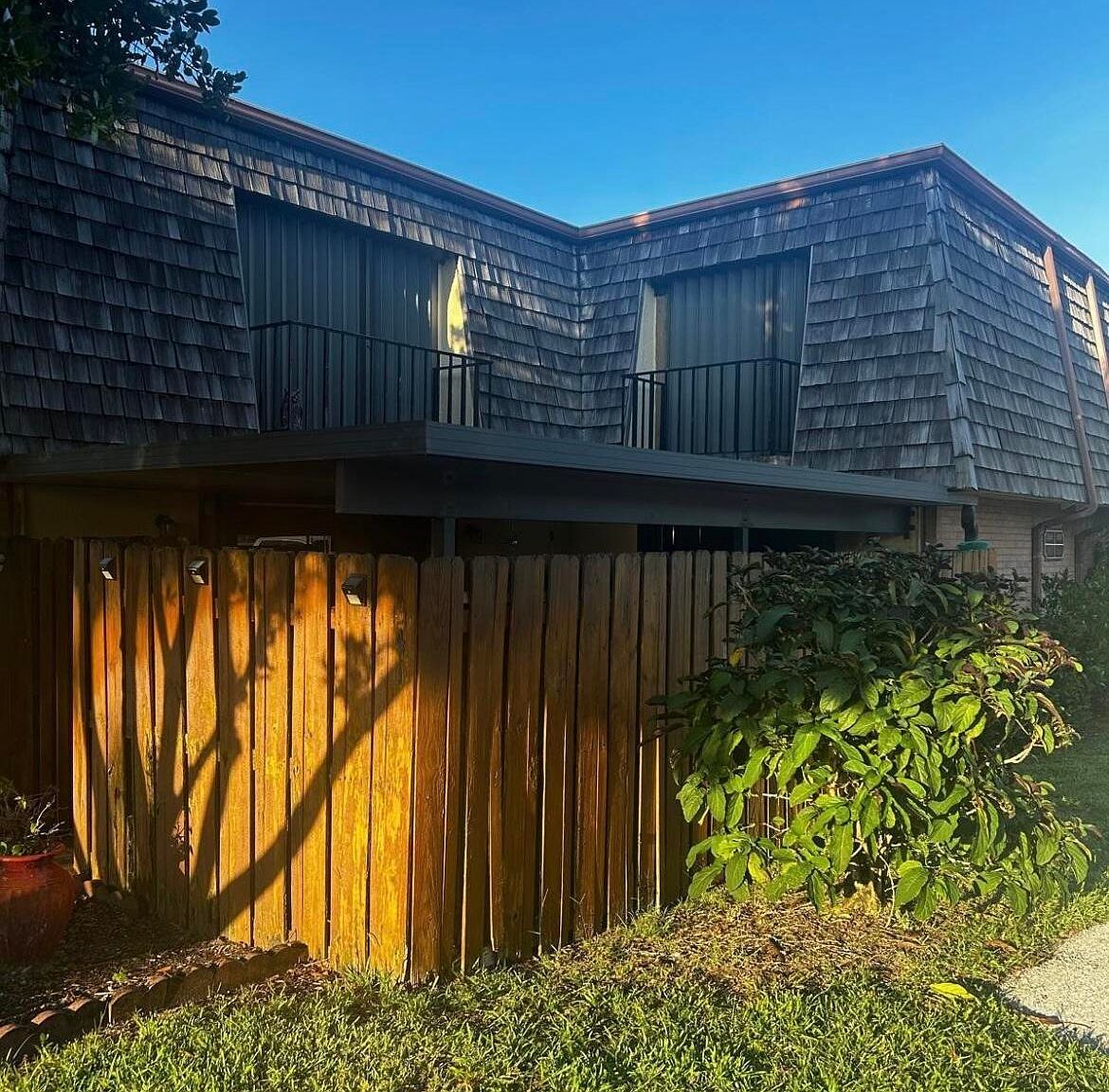 341 Lake Arbor Dr Palm Springs, FL 33461 - Thumbnail 2