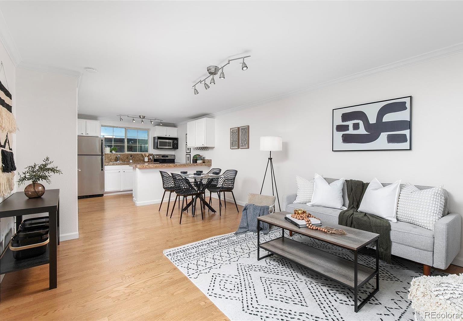 30 N Emerson St APT 302 Denver, CO 80218 - Thumbnail 2