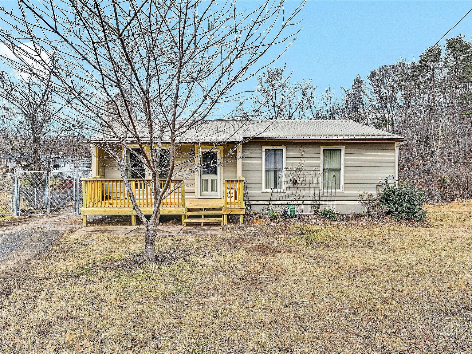 4064 Crawford Rd Roanoke, VA 24018 - Thumbnail 2