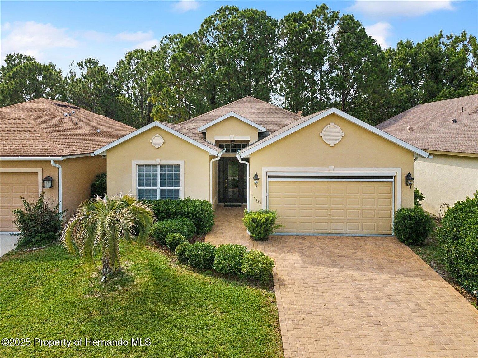 10187 Holly Berry Dr Weeki Wachee, FL 34613 - Thumbnail 2