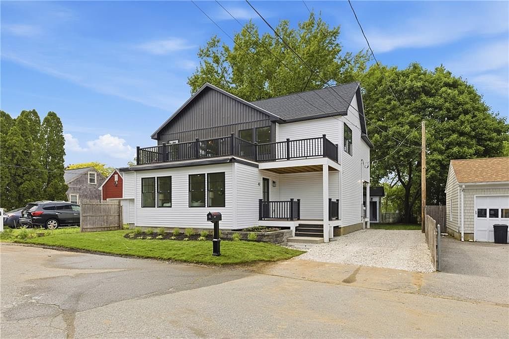 42 Orchard Ave Barrington, RI 02806, 2806
