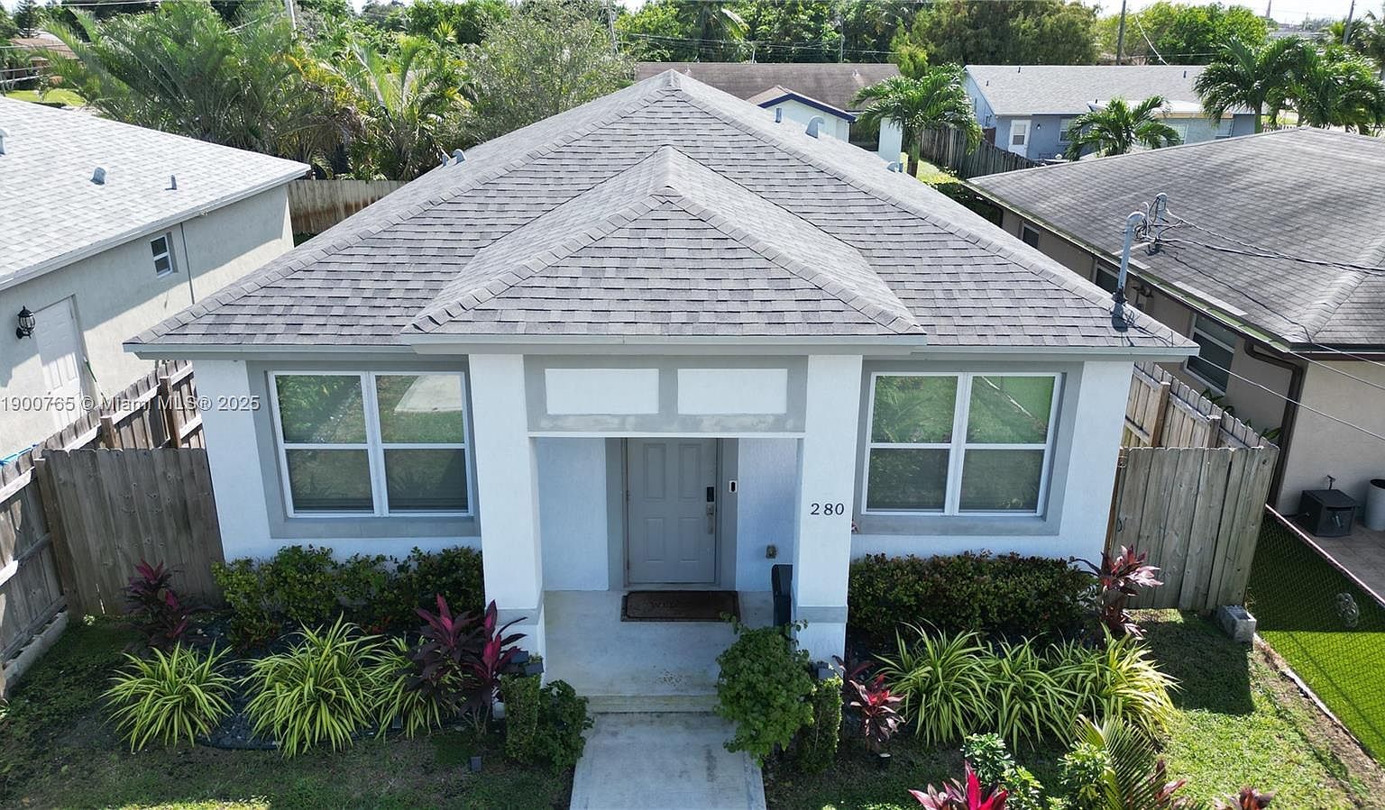 280 NE 35th St Oakland Park, FL 33334 - Thumbnail 2