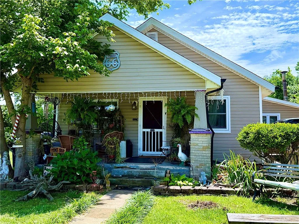 428 E Locust St Rogers, AR 72756, 72756