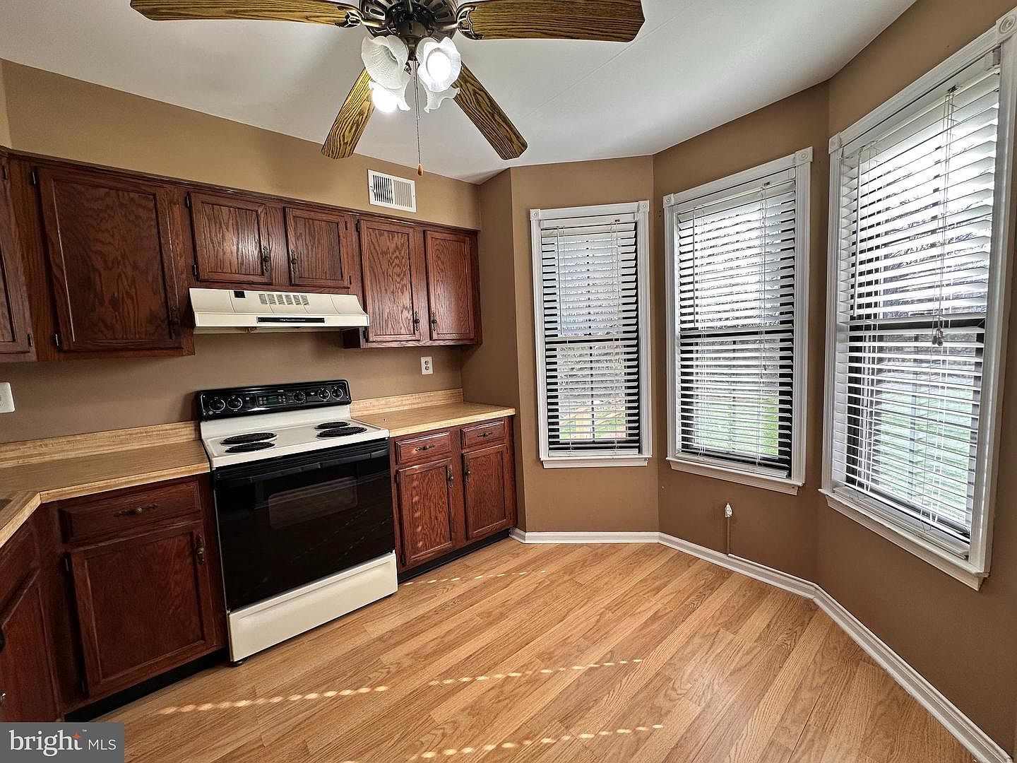 806 Barry Ct Holland, PA 18966  | Condominium