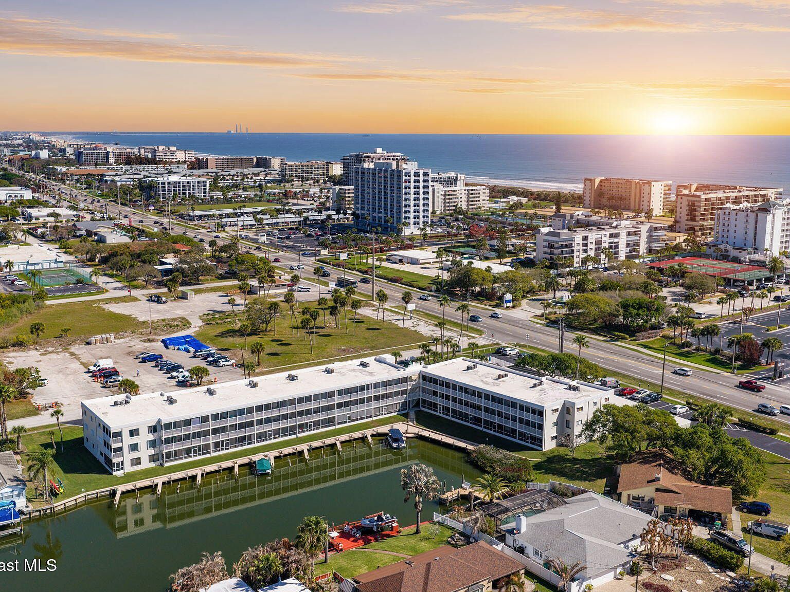 1595 N Atlantic Ave APT 110 Cocoa Beach, FL 32931 - Thumbnail 2