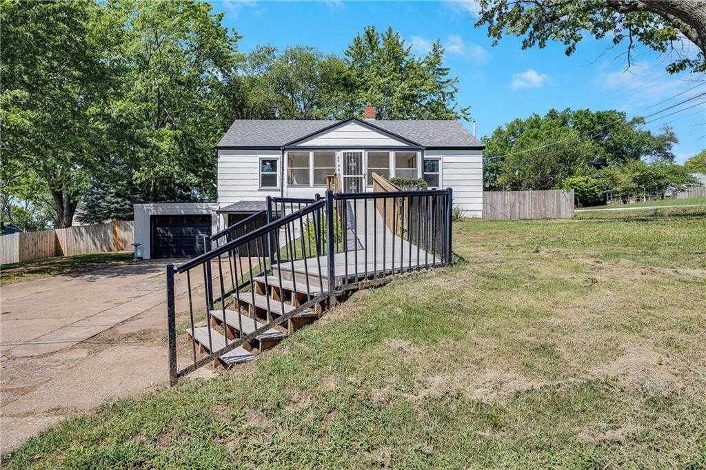 4000 Crescent Avenue, Kansas City, MO, USA, 64133  | Single Family