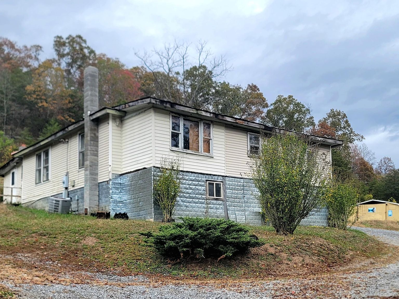 1945 St Route 3&12 Hinton, WV 25951 - Thumbnail 2